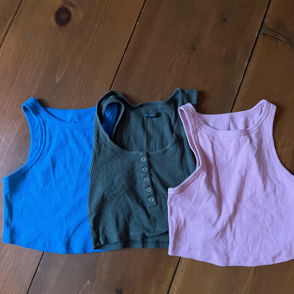 3 tank tops. Wild Fable. S. Great condition